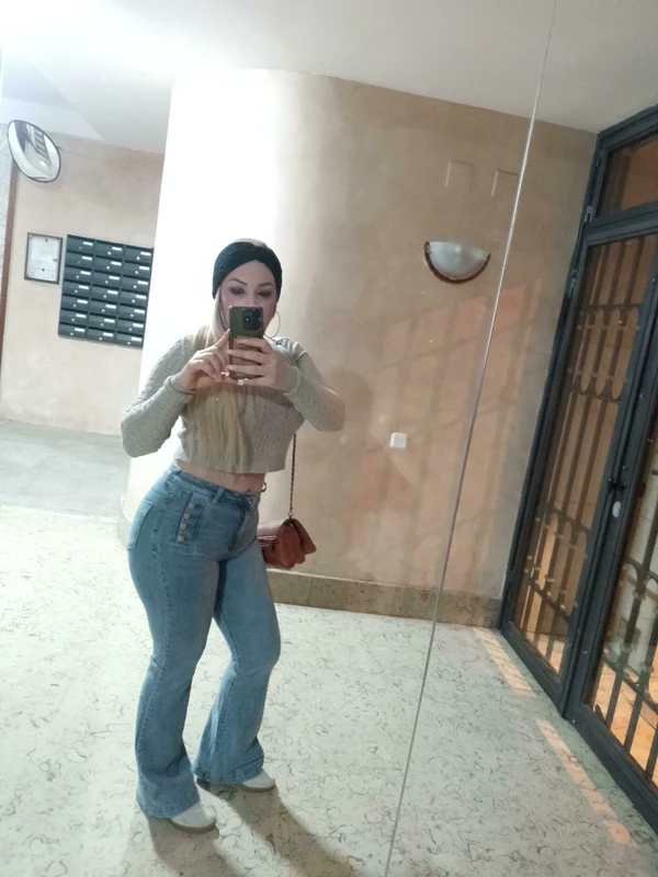 643948923|SOFIA|Chica