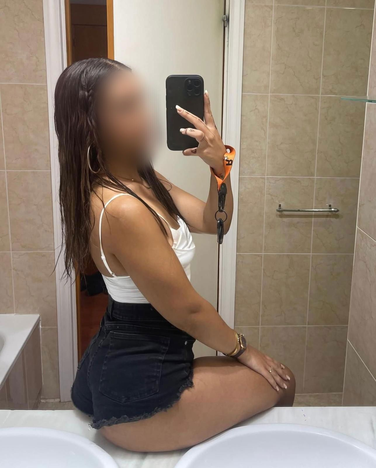 744703857|LAURA|Chica