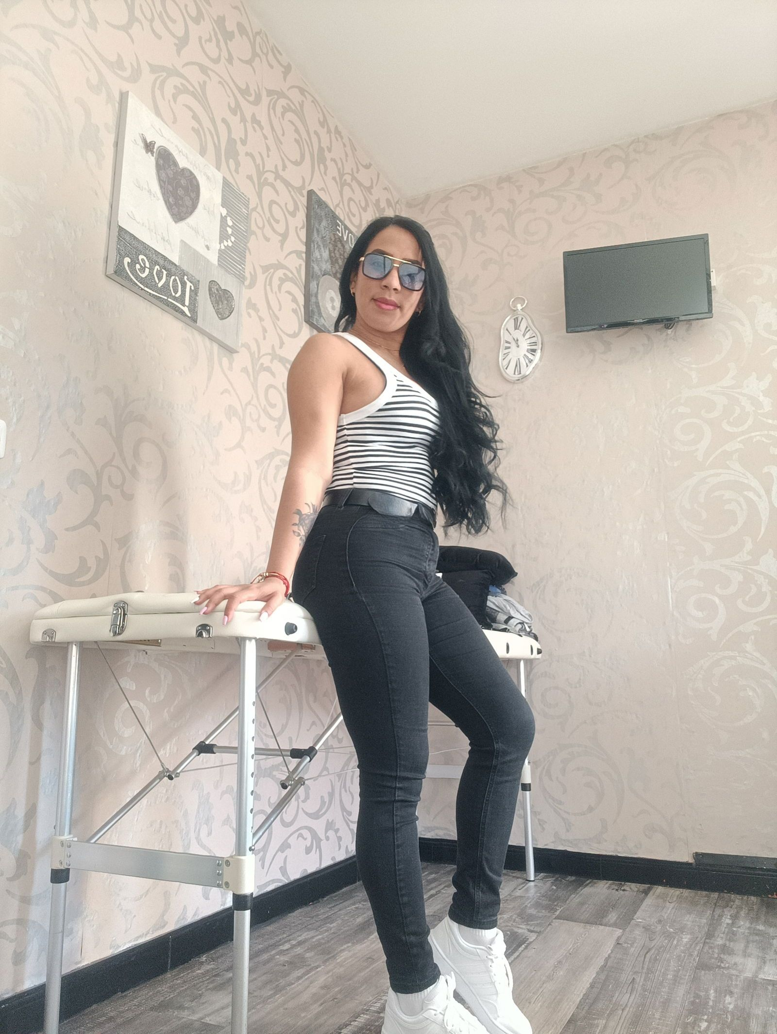 612232112|ADRIANA|Chica