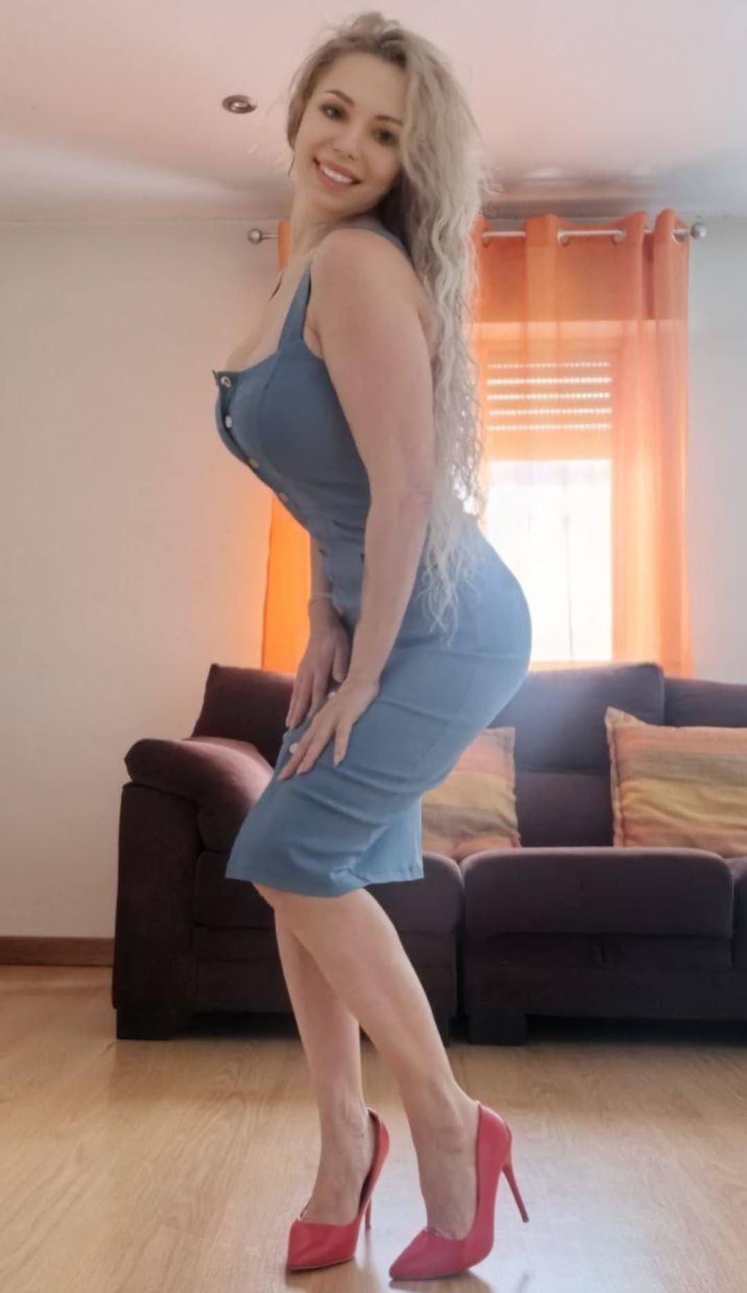 641977024|EVA|Chica