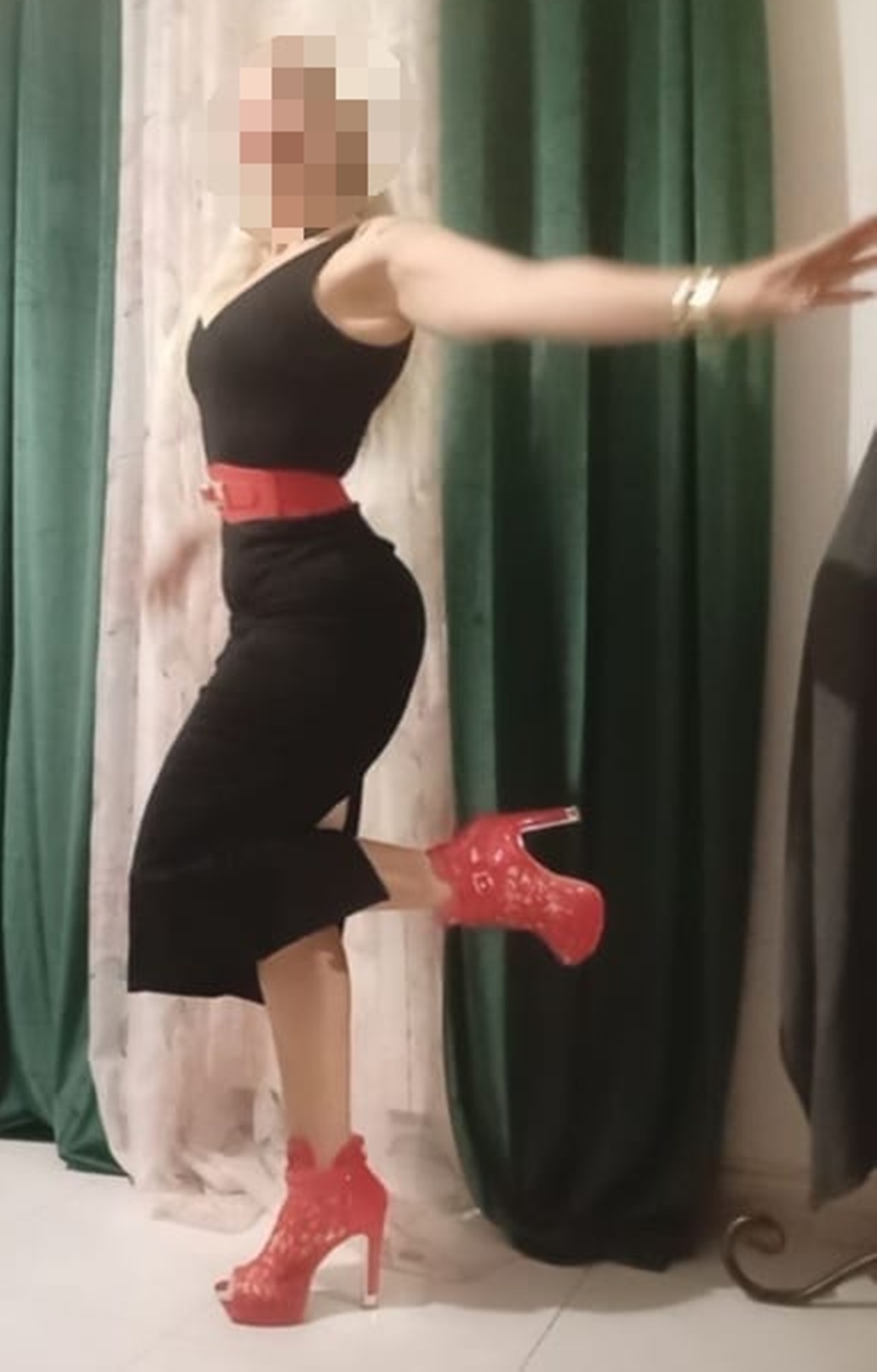 613457944|LEIRE|Chica