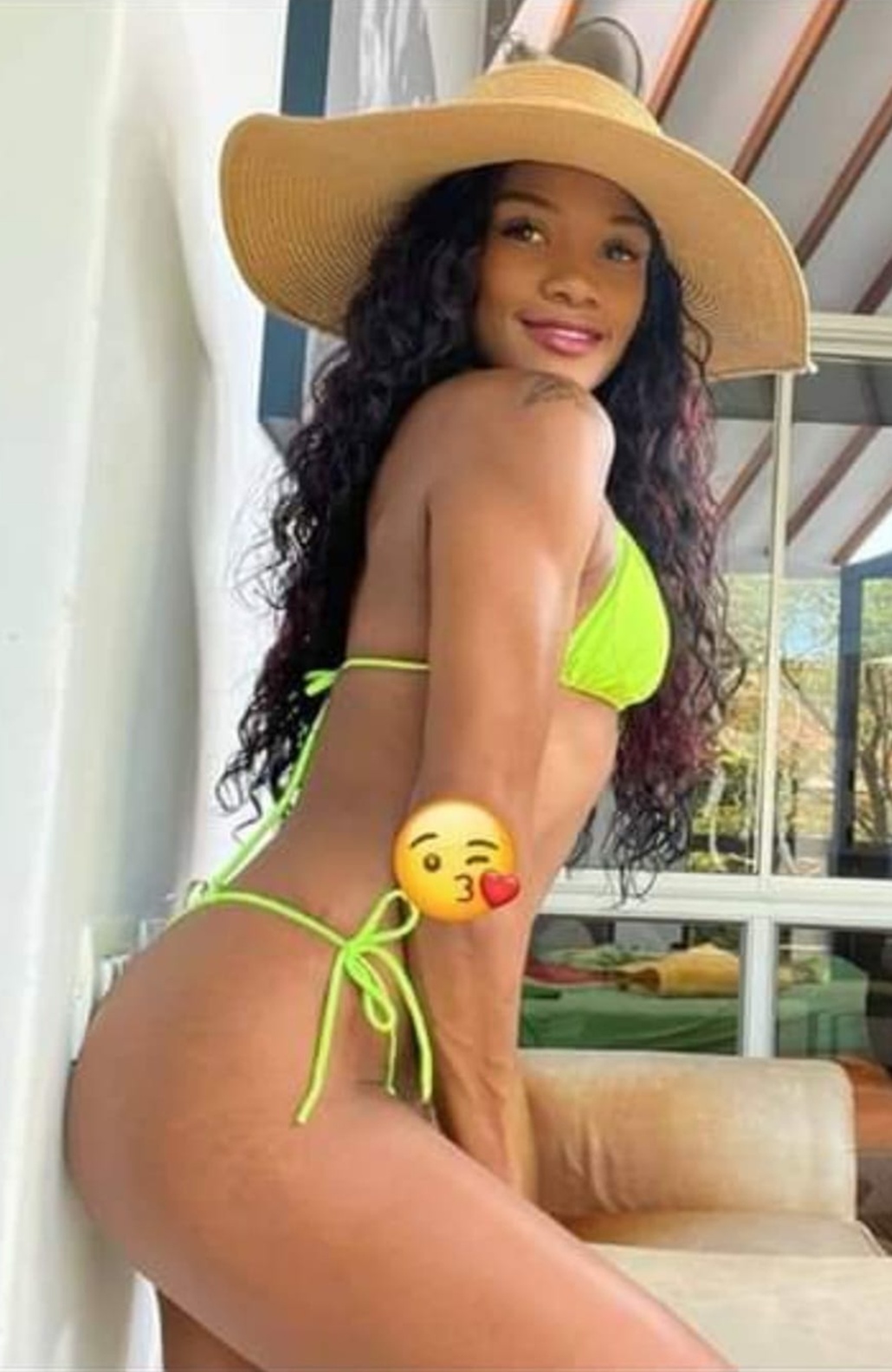682801586|MICHELLE|Chica