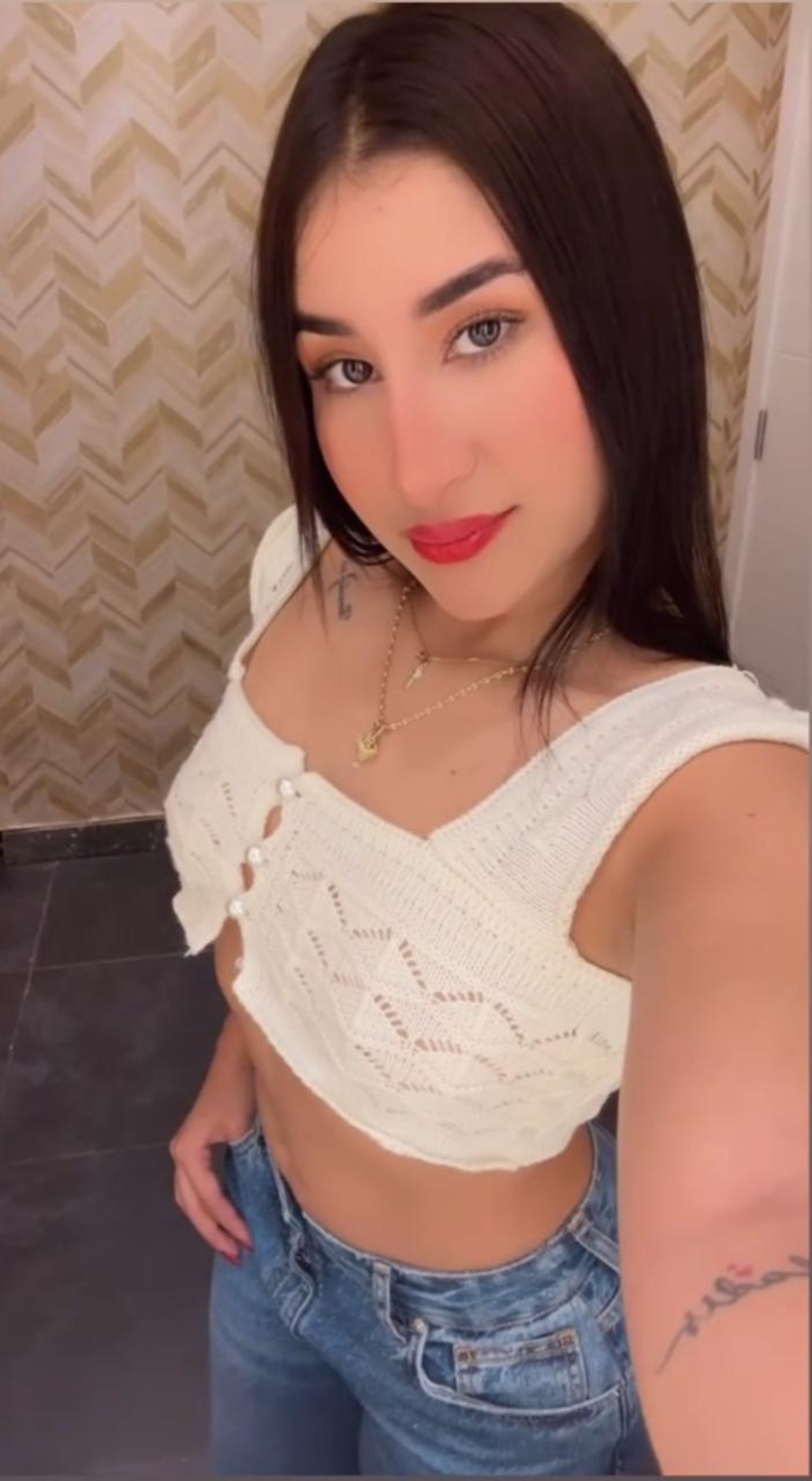 603795897|NICOL|Chica