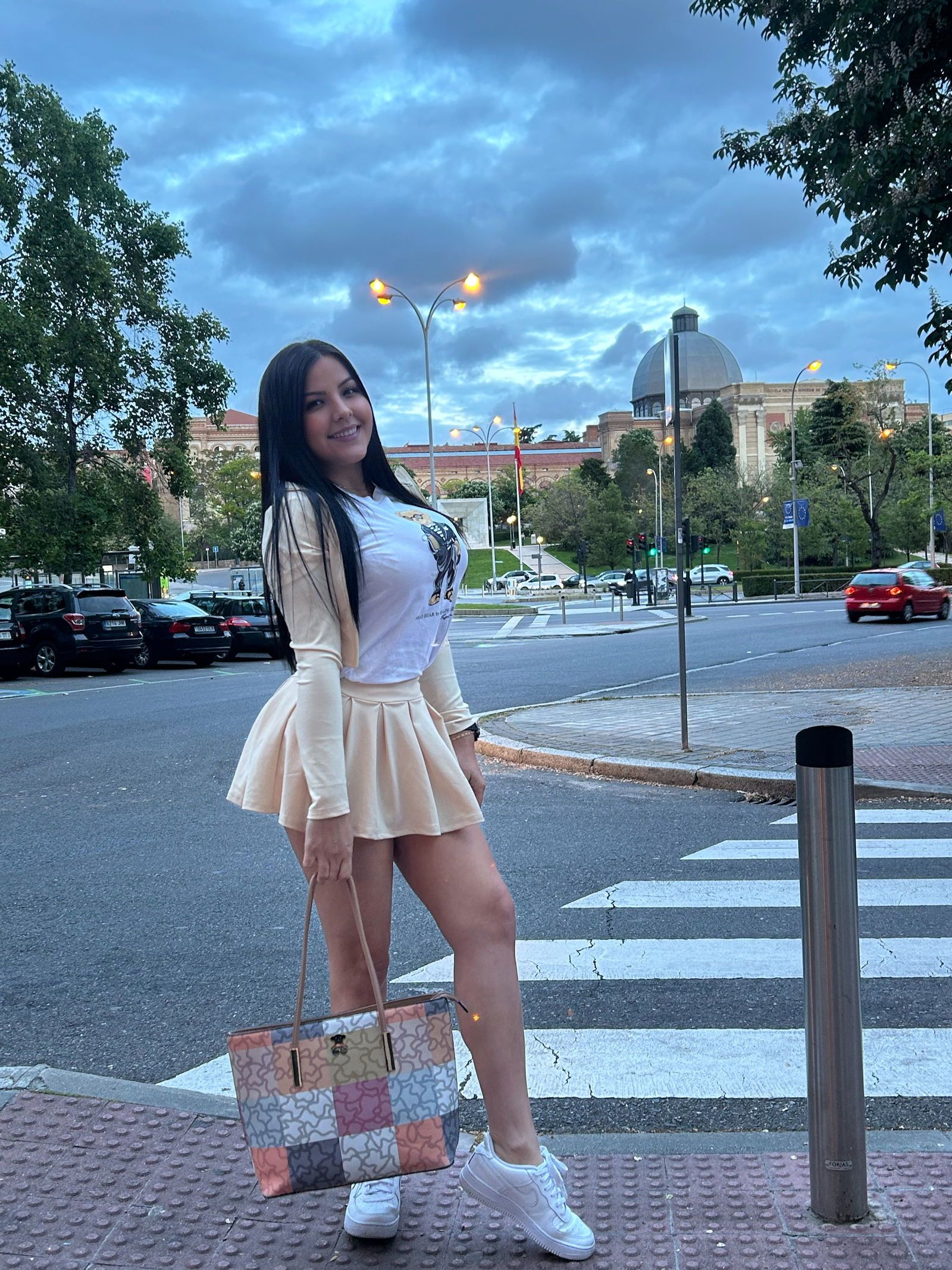 643169810|DANIELA|Chica