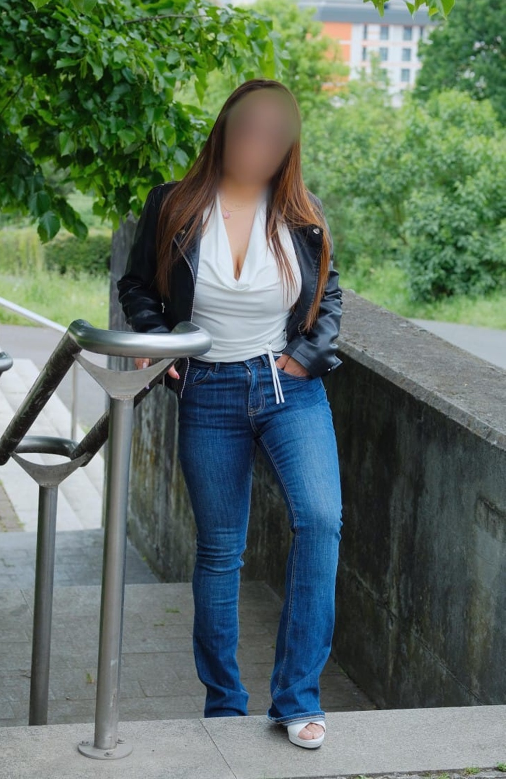 603125941|SOFI|Chica
