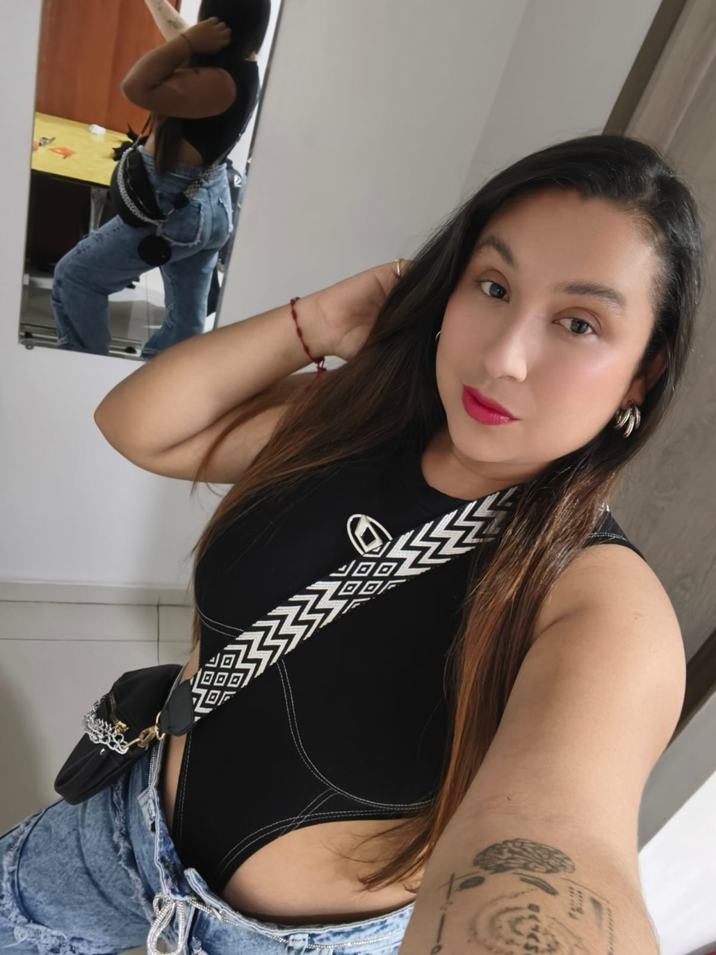 631844041|LUNA|Chica