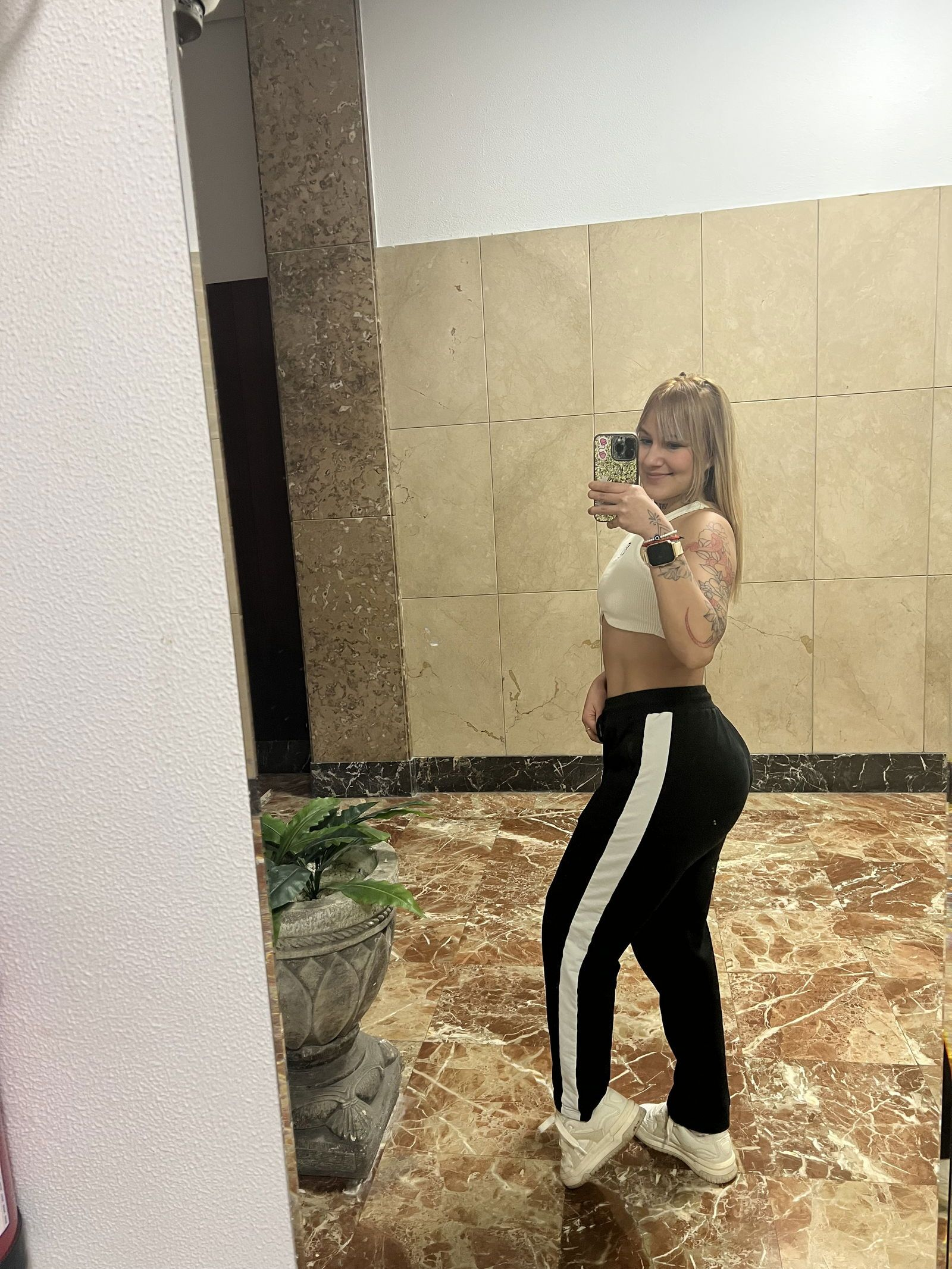 604255327|NICOLE|Chica
