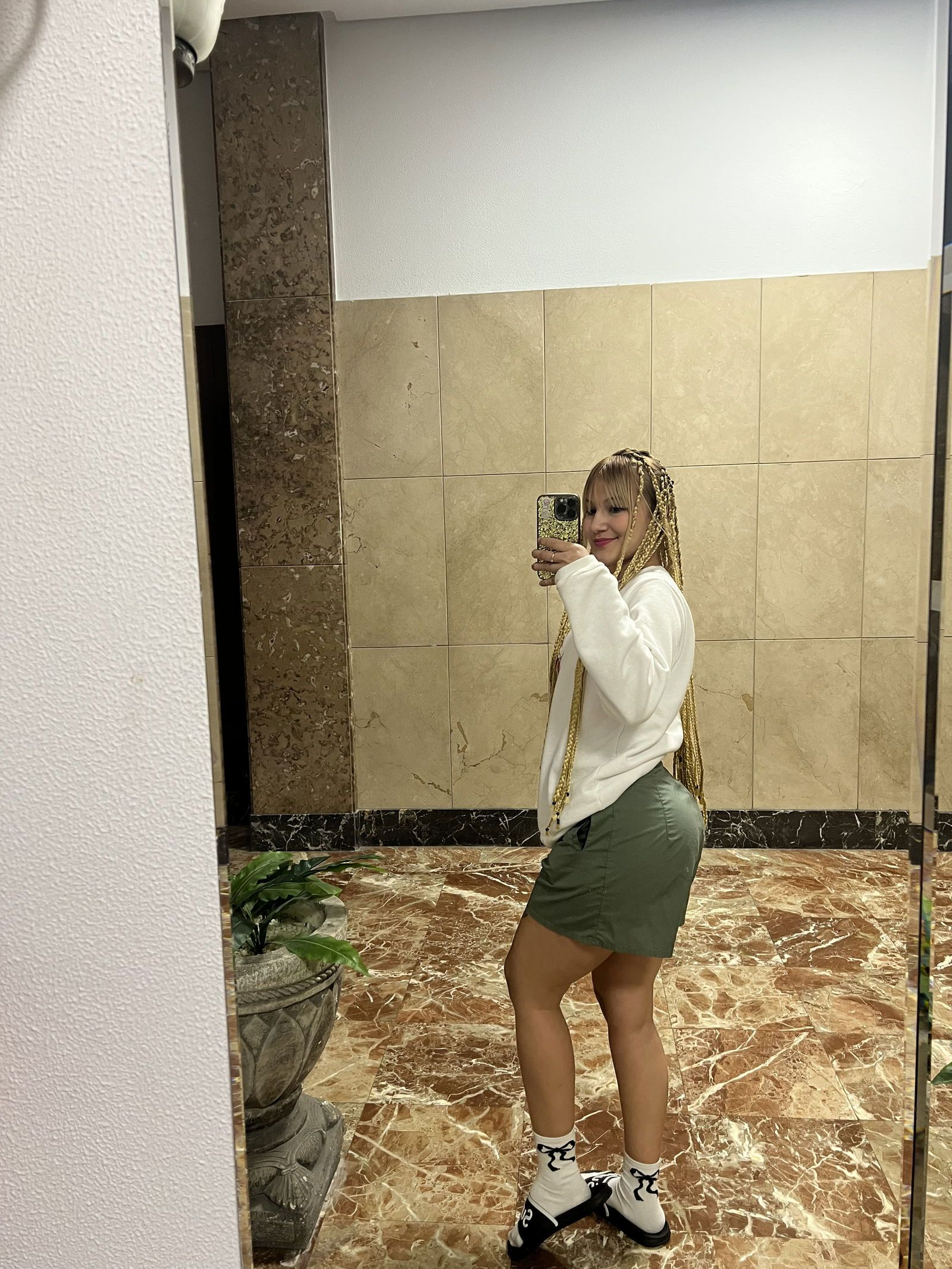604255327|NICOLE|Chica