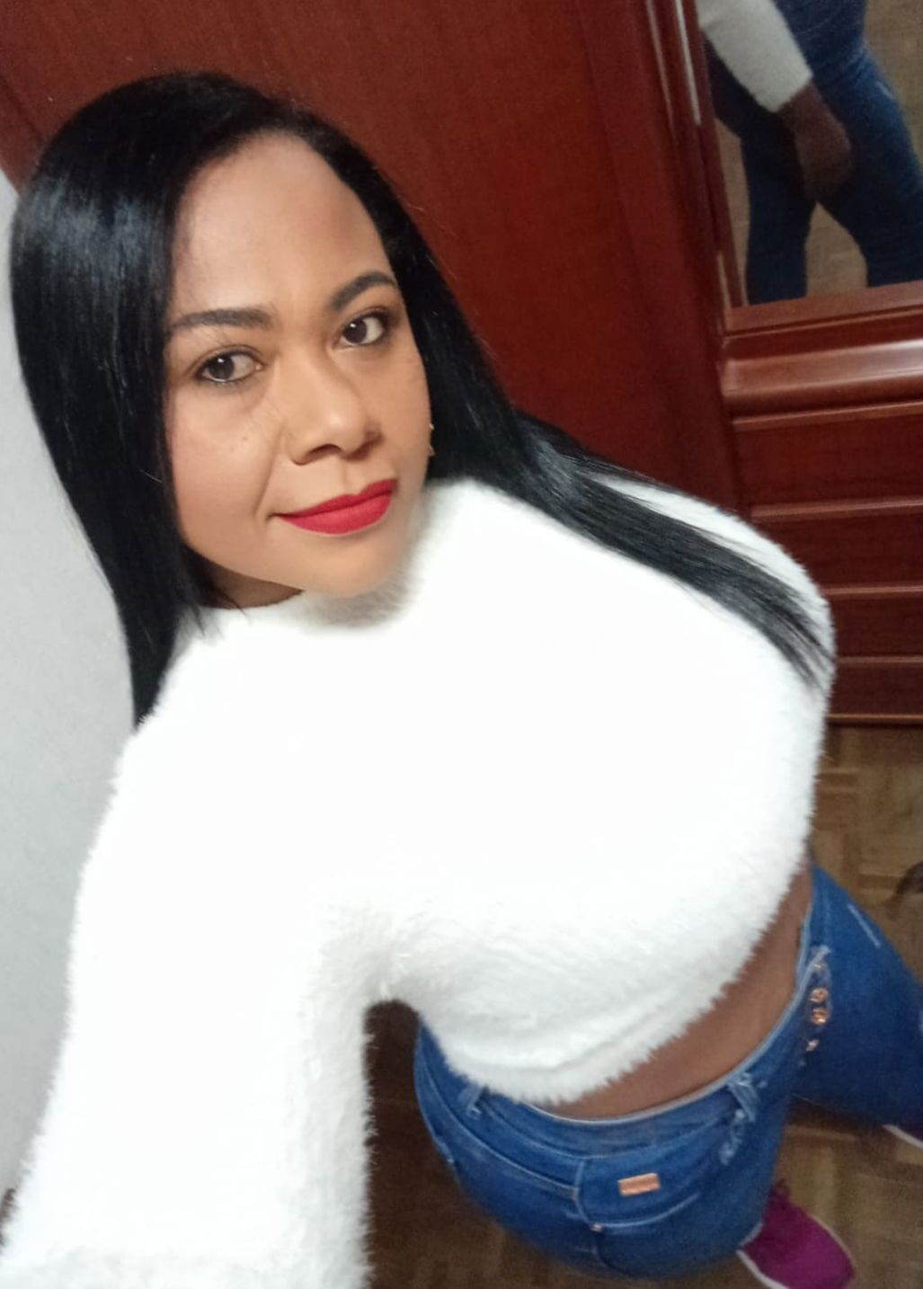 613836927|ANYELA|Chica
