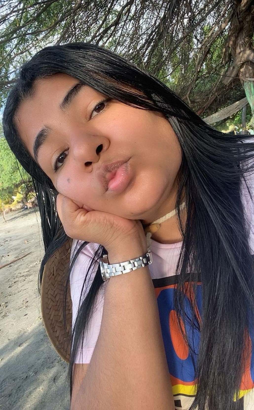 604244047|SARA|Chica