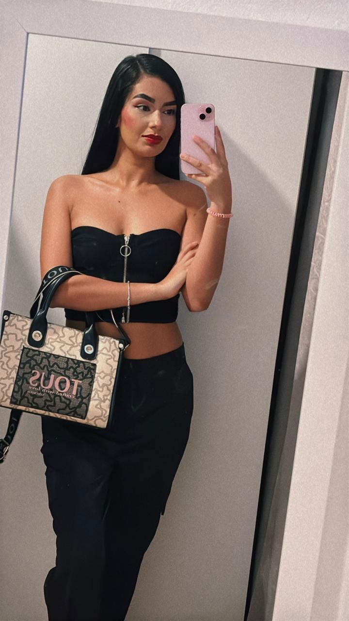 672958028|LAURA|Chica