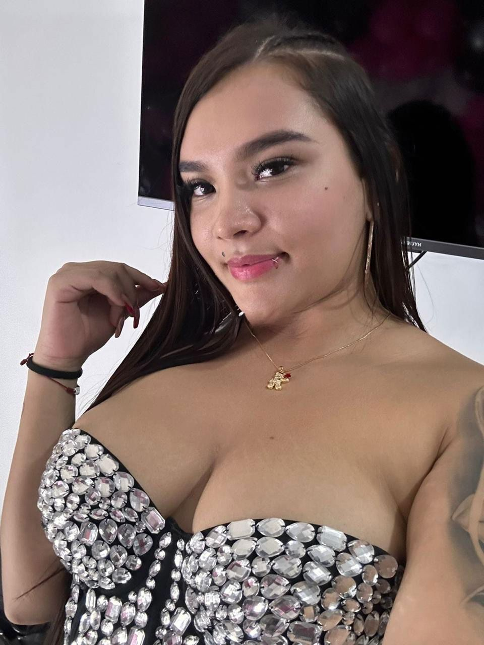 681381416|REINA|Chica