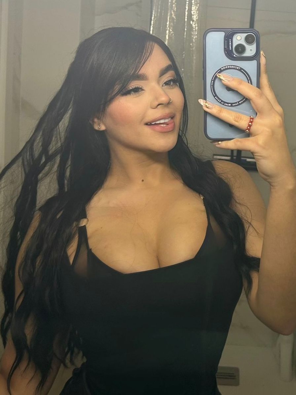 600421010|MICHELLE|Chica