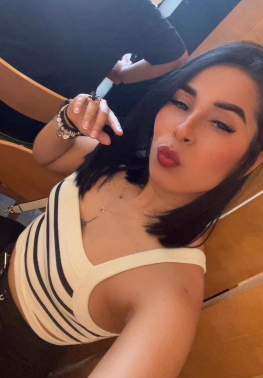 667023057|MIA|Chica