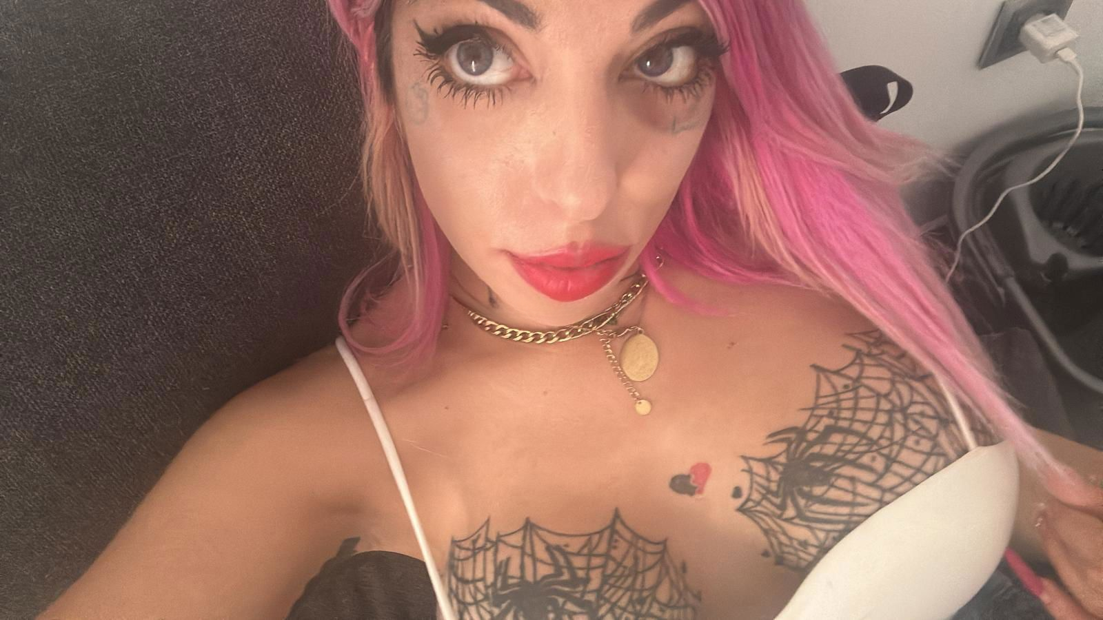 612418889|ATENEA|Chica