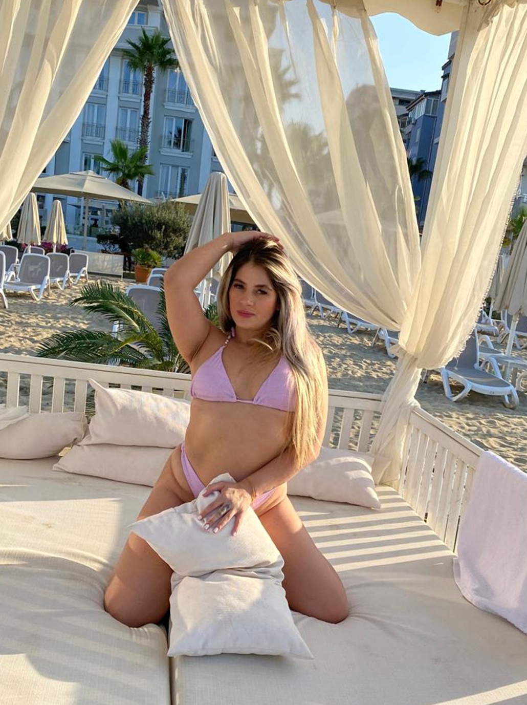 612417404|KARINA|Chica