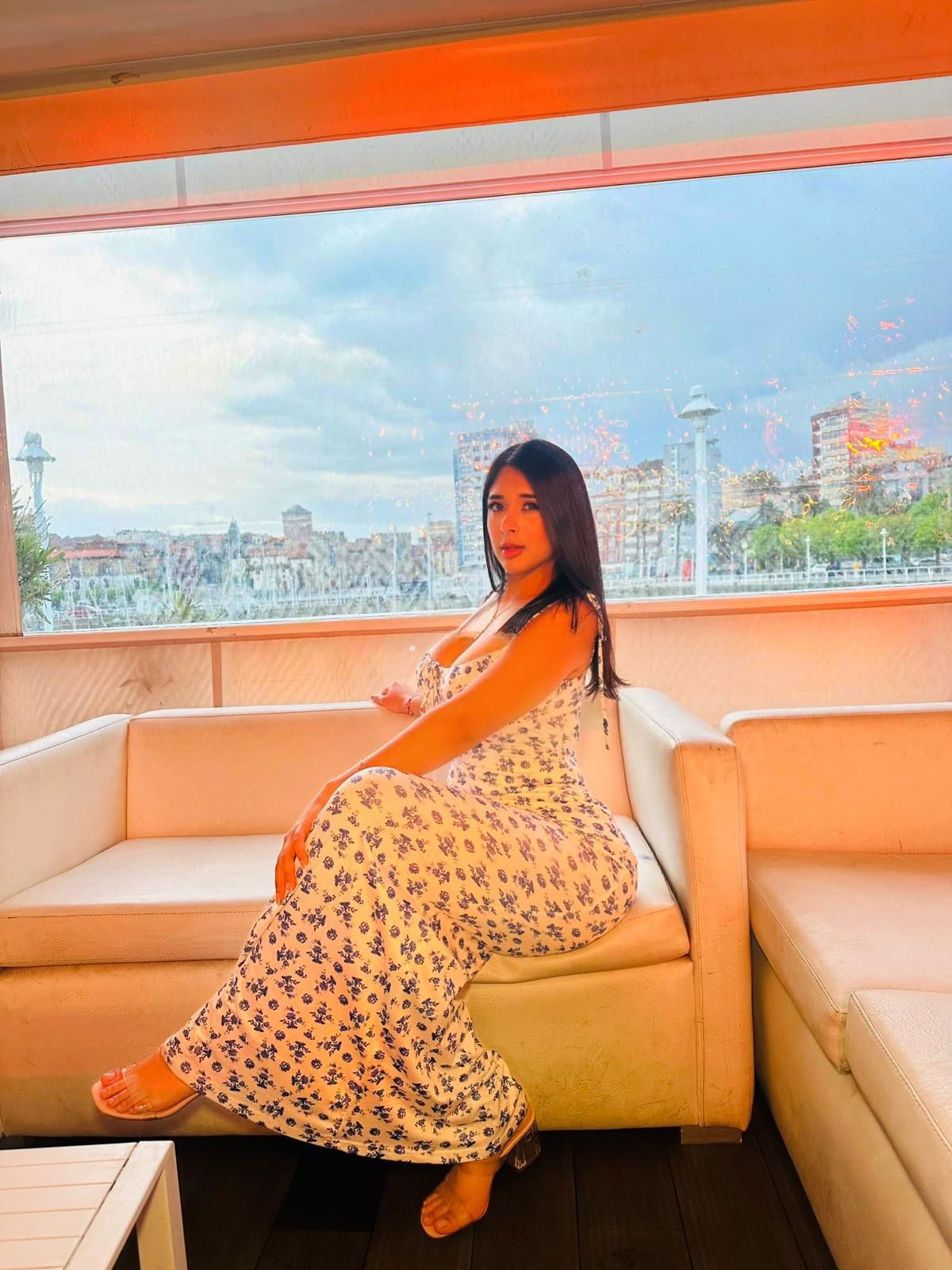 692809163|DUBAI|Chica