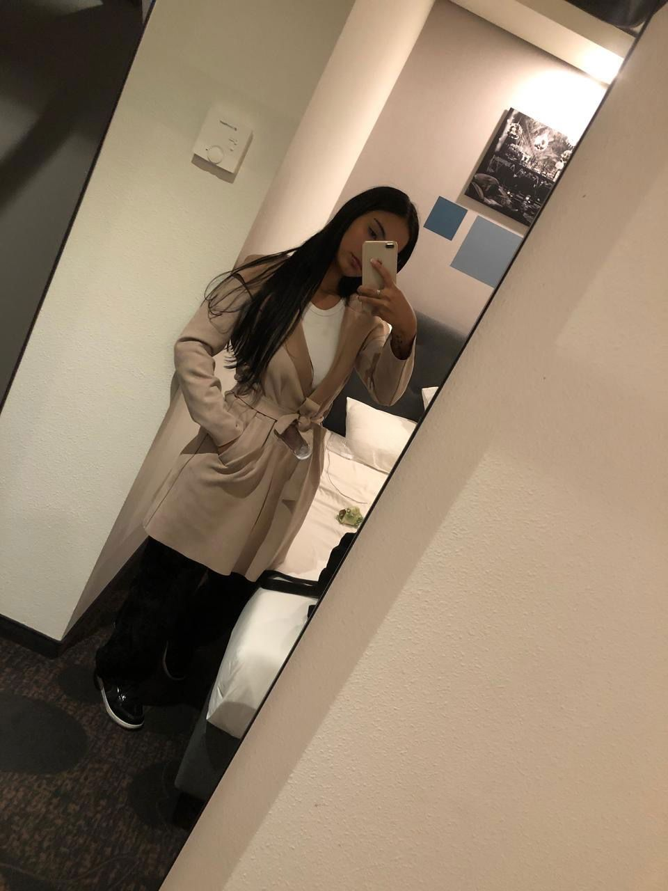 613864848|EMILY|Chica