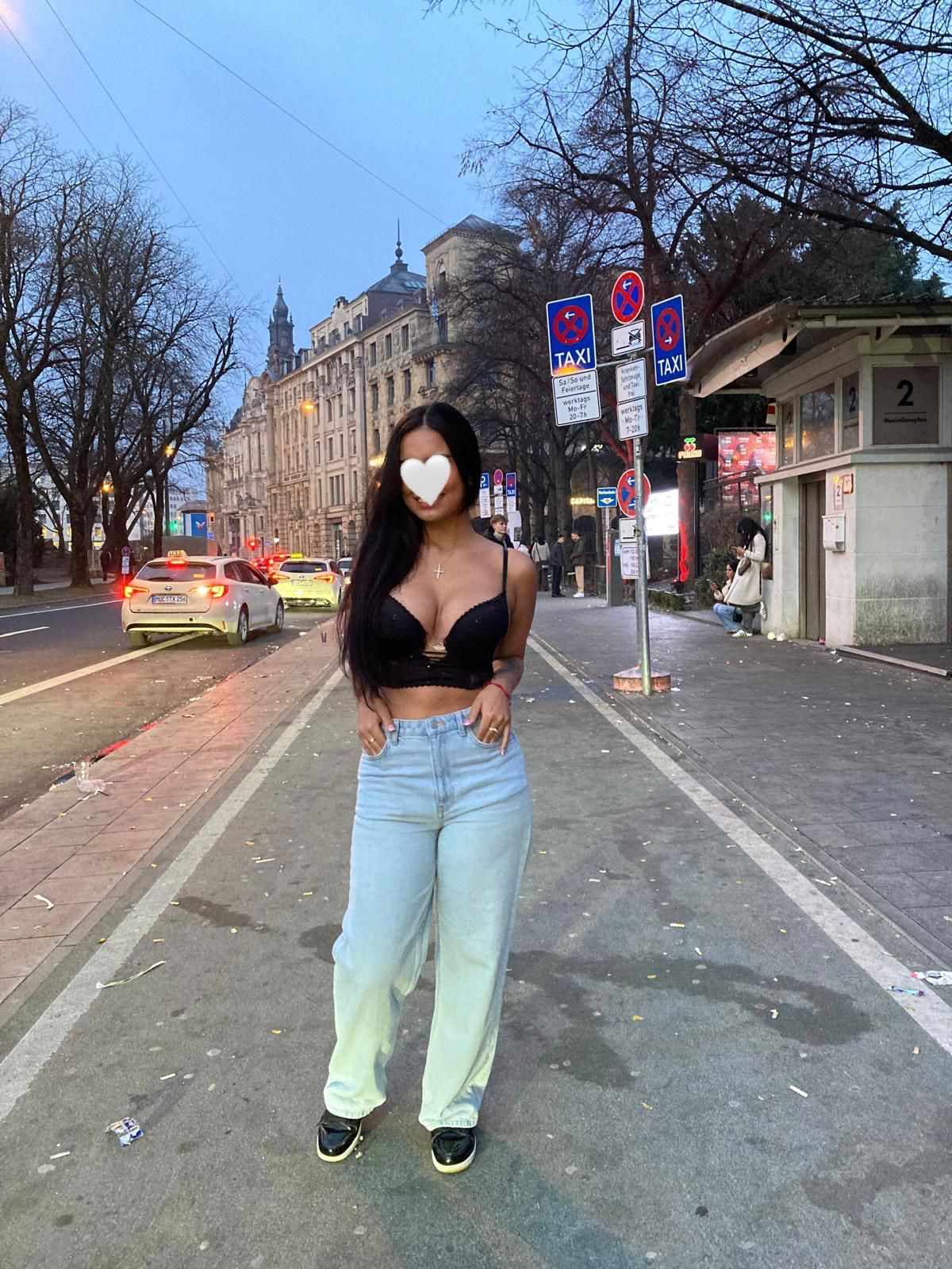 613864848|EMILY|Chica