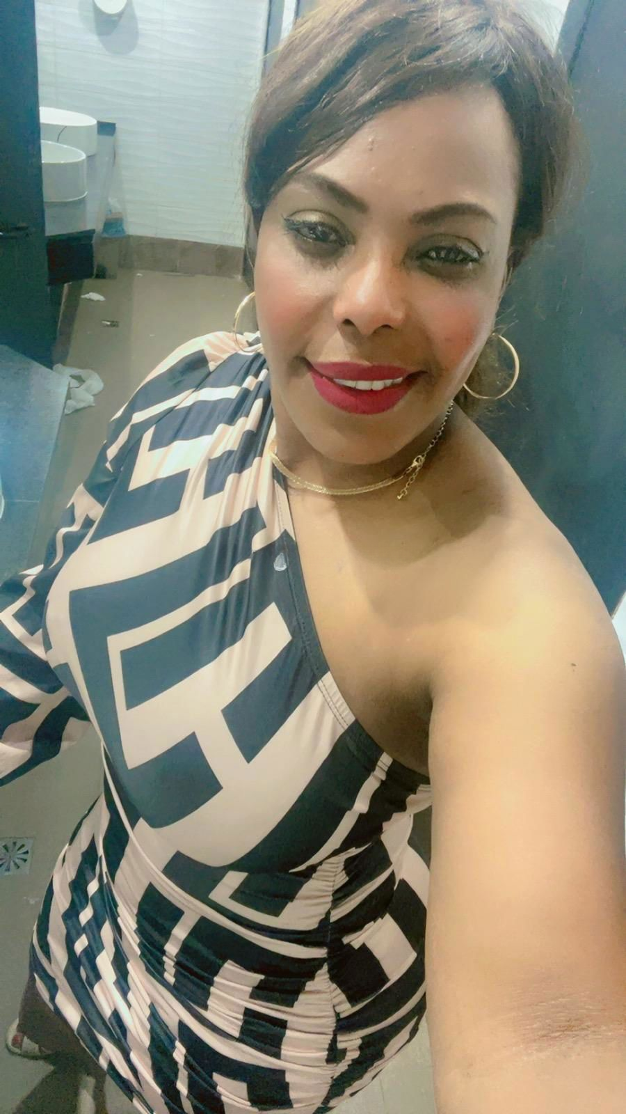 611364737|CHANTAL|Chica