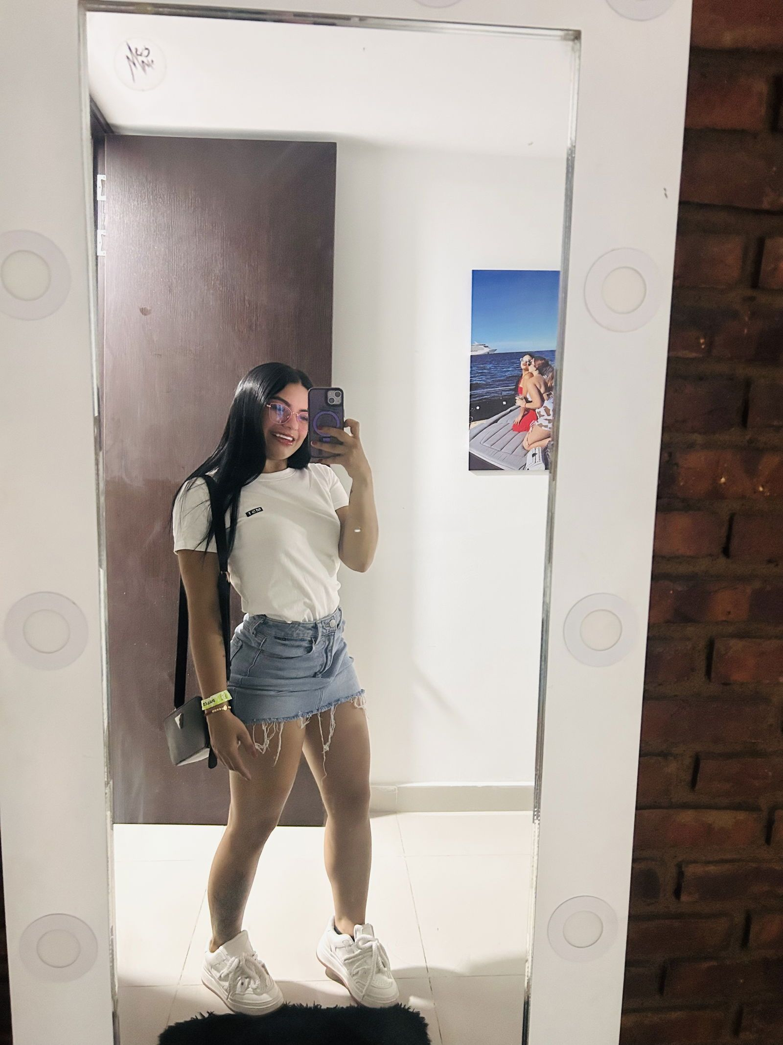613353218|ISA|Chica