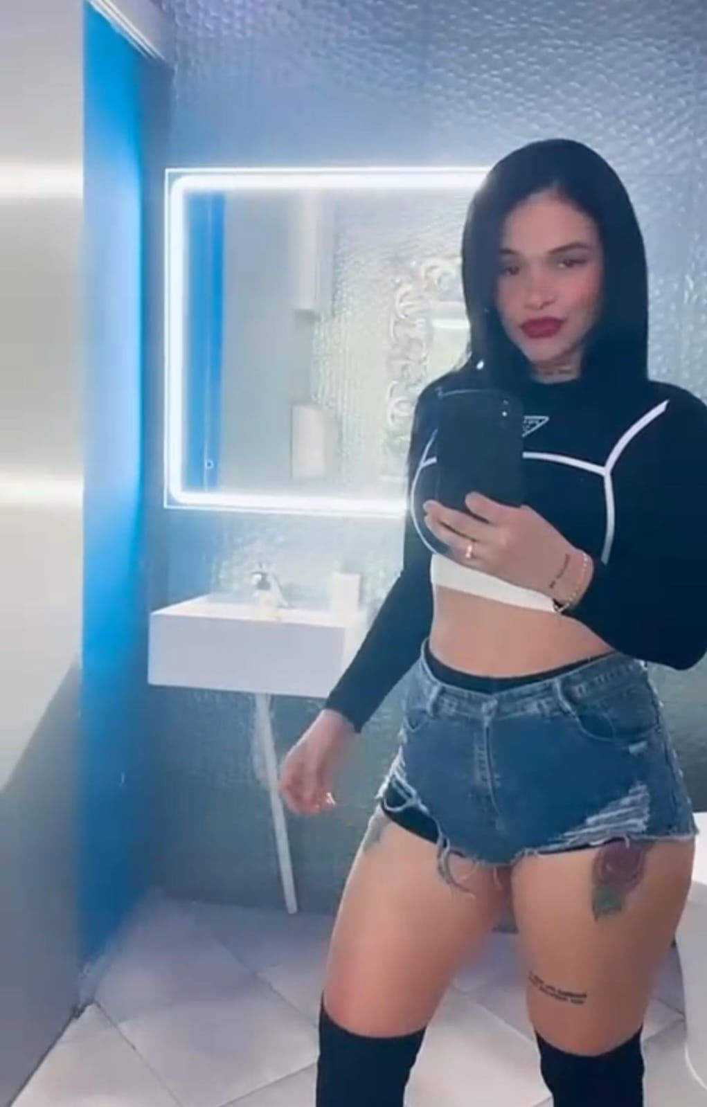 627545070|Mia|Chica
