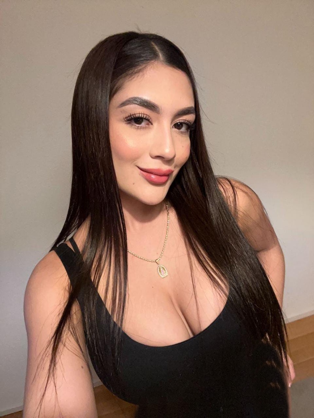 613407344|LUCIANA|Chica