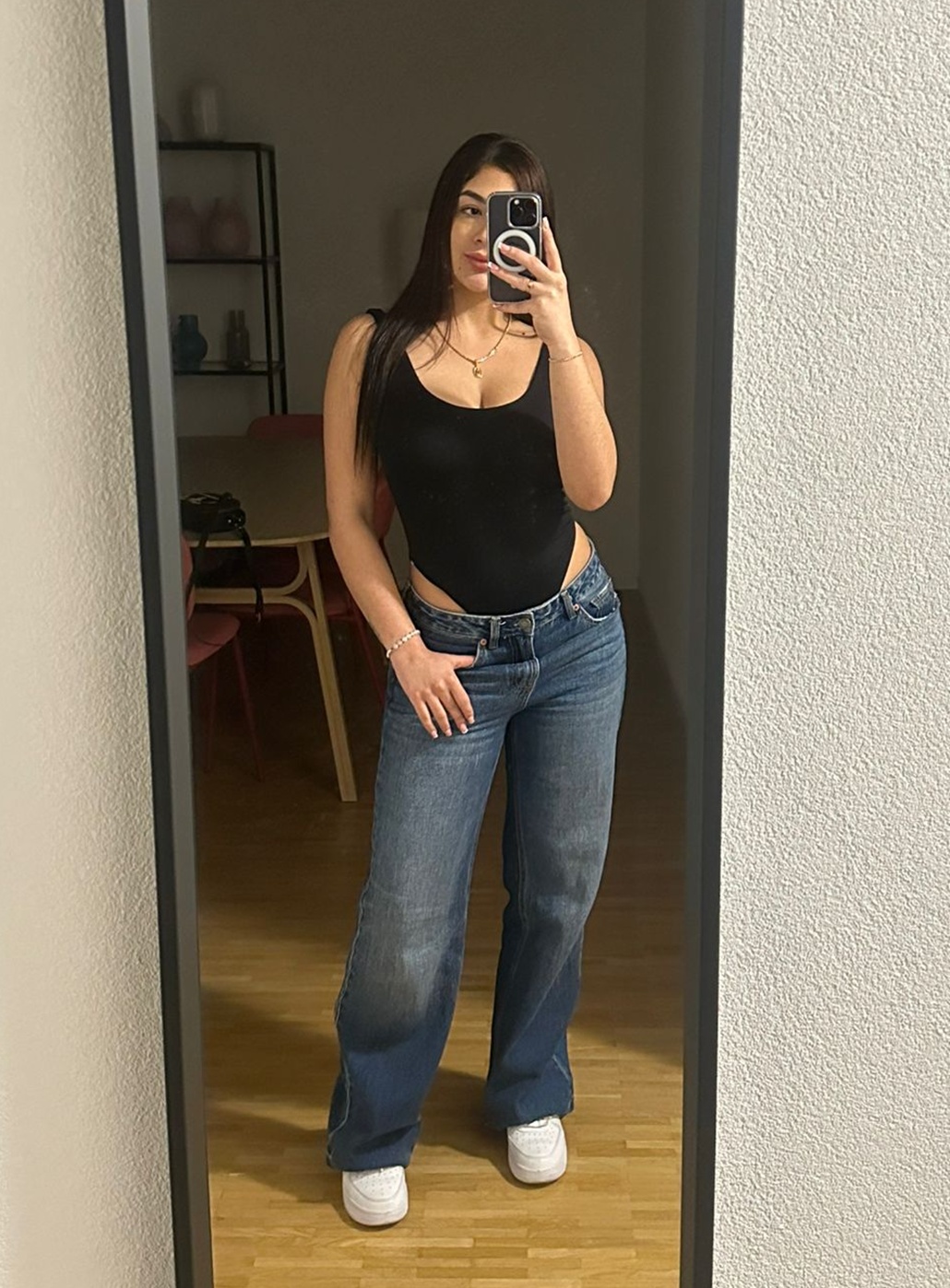 613407344|LUCIANA|Chica