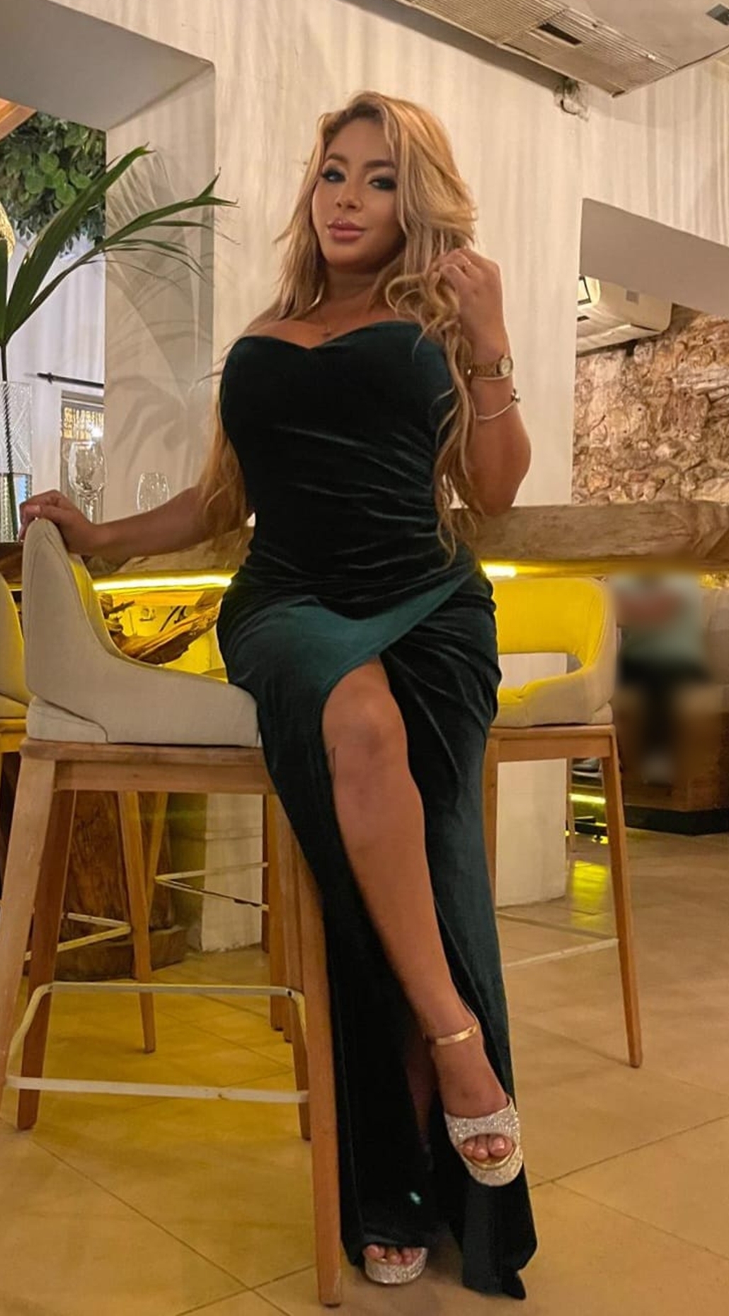 637256484|REINA|Chica