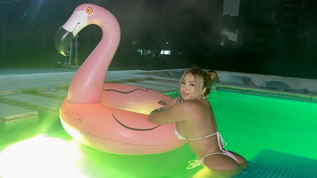 637256484|REINA|Chica