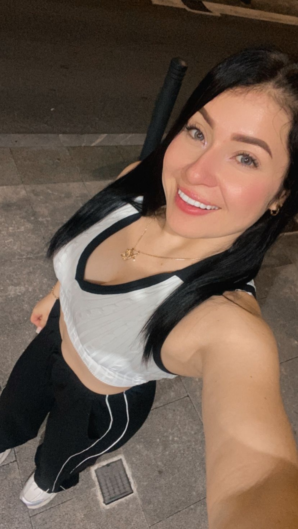 641053660|ANDREA|Chica