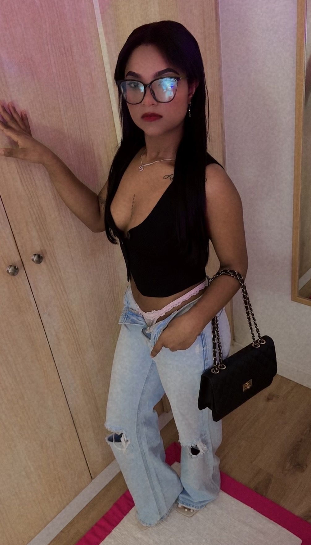 602683421|NAOMI|Chica
