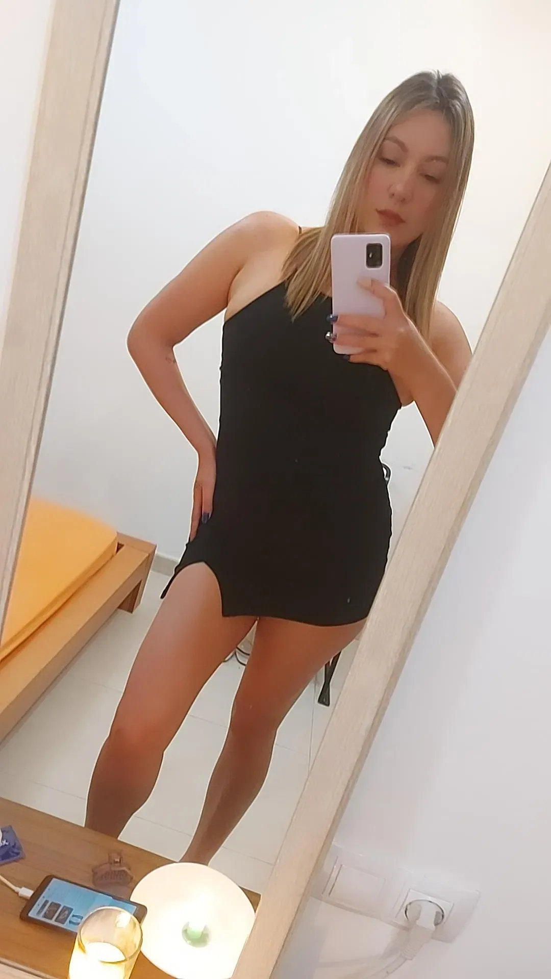 611215269|SOL|Chica