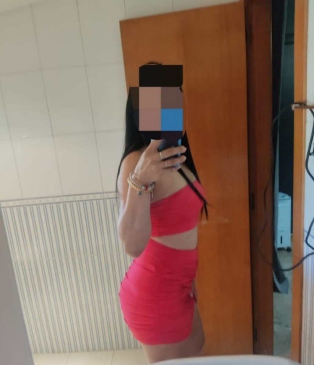643489823|NOEILA|Chica