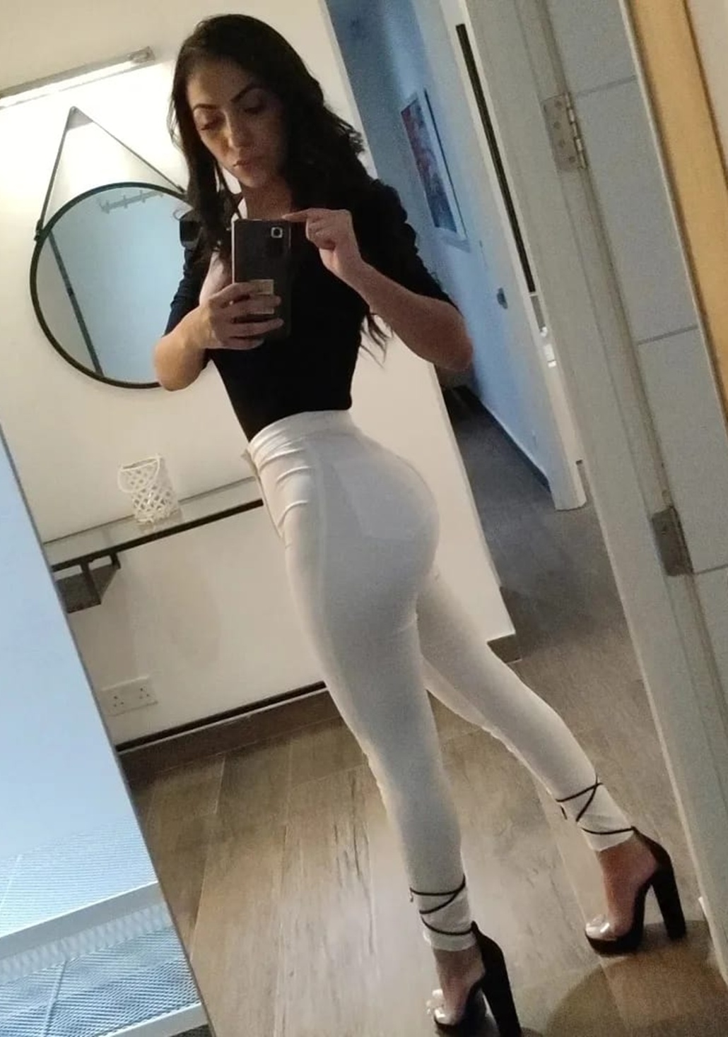 604240778|JADE|Chica