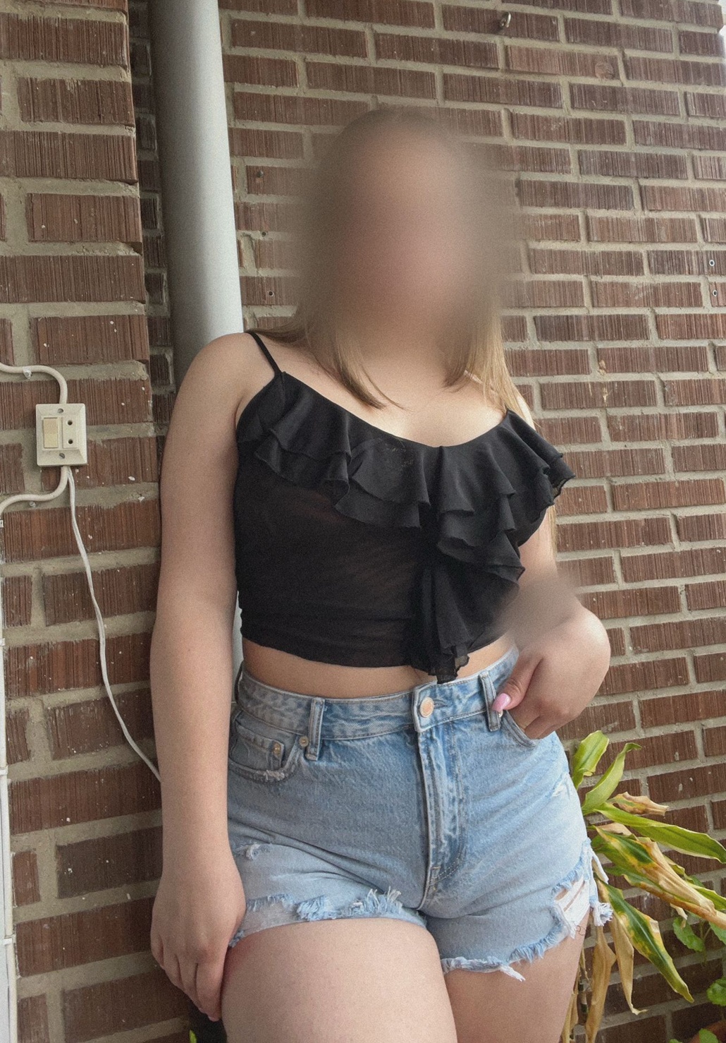 647909439|ANA|Chica