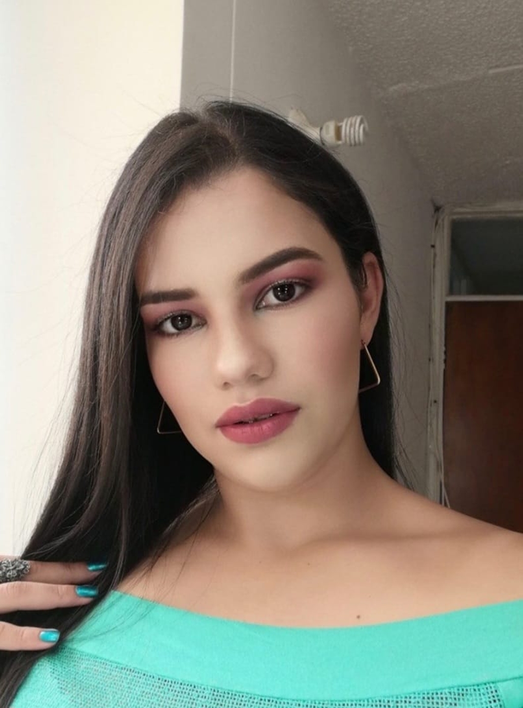 680615957|KARLA|Chica