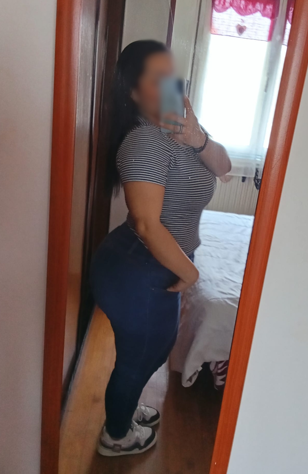 671874142|ADHARA|Chica