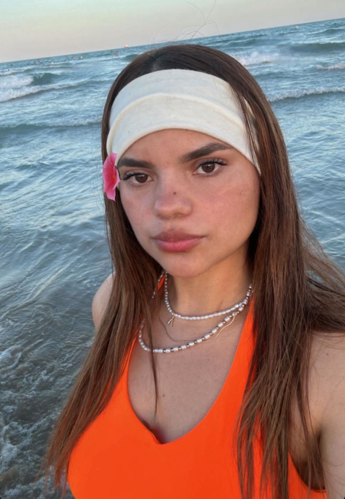 611355648|ALANA|Chica