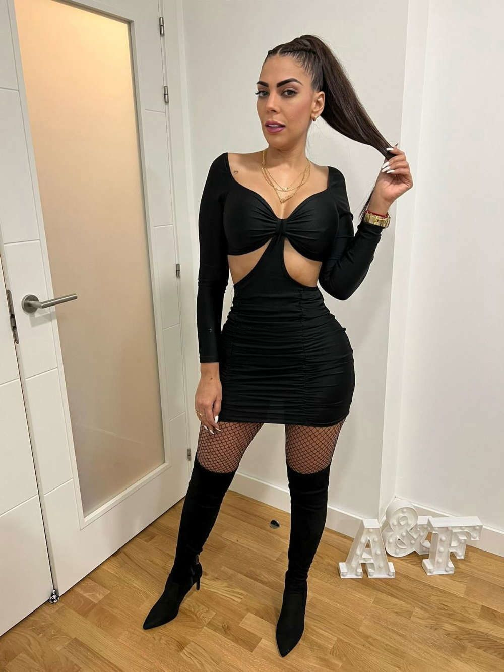 674367357|KARLA|Escort