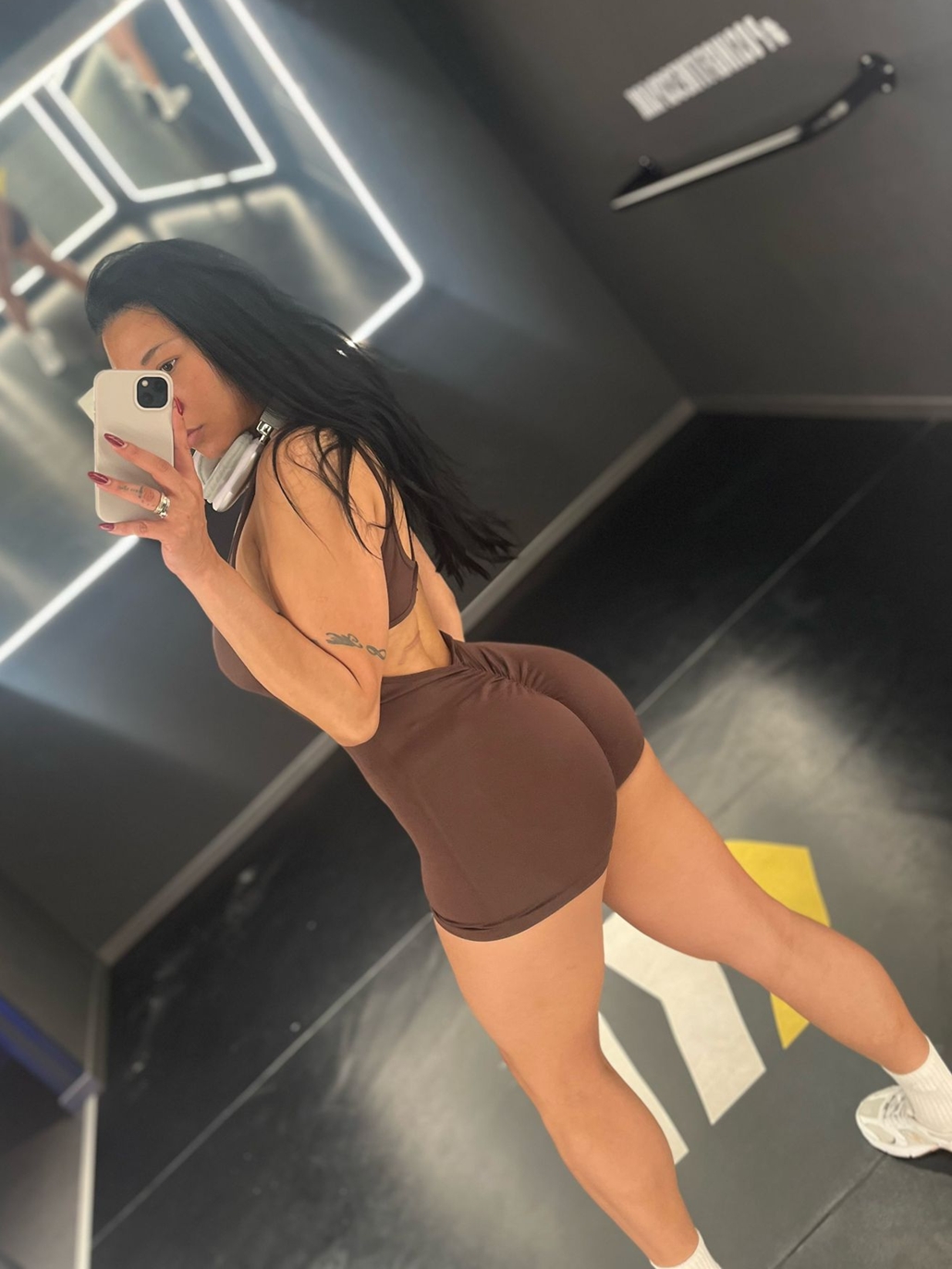 603995403|NIKI|Chica
