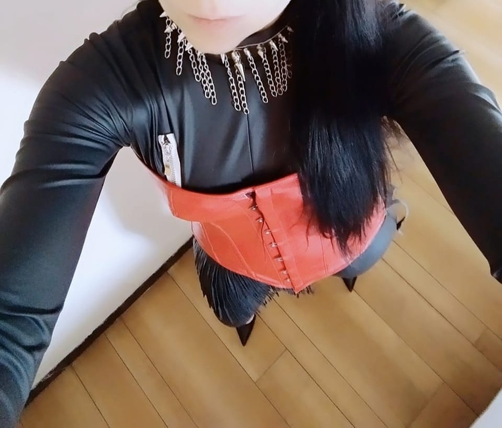 604181042|LADYSKADE|Chica