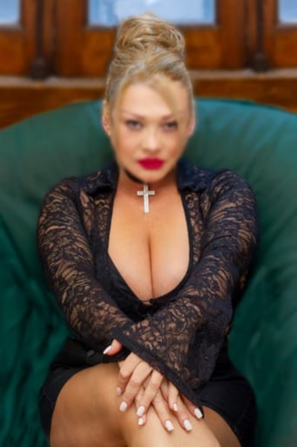 651392940|VIVIENNE|Chica