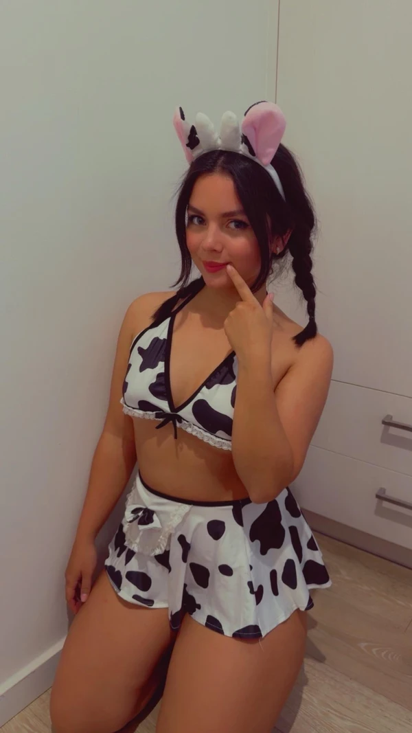 631048128|CARLOTA|Chica