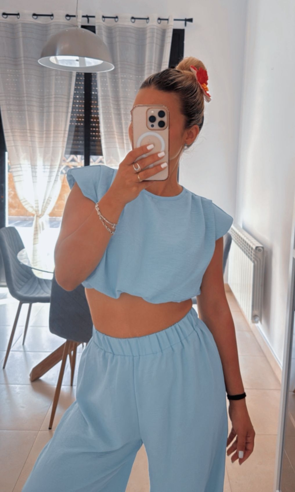 611869518|LUNA|Chica