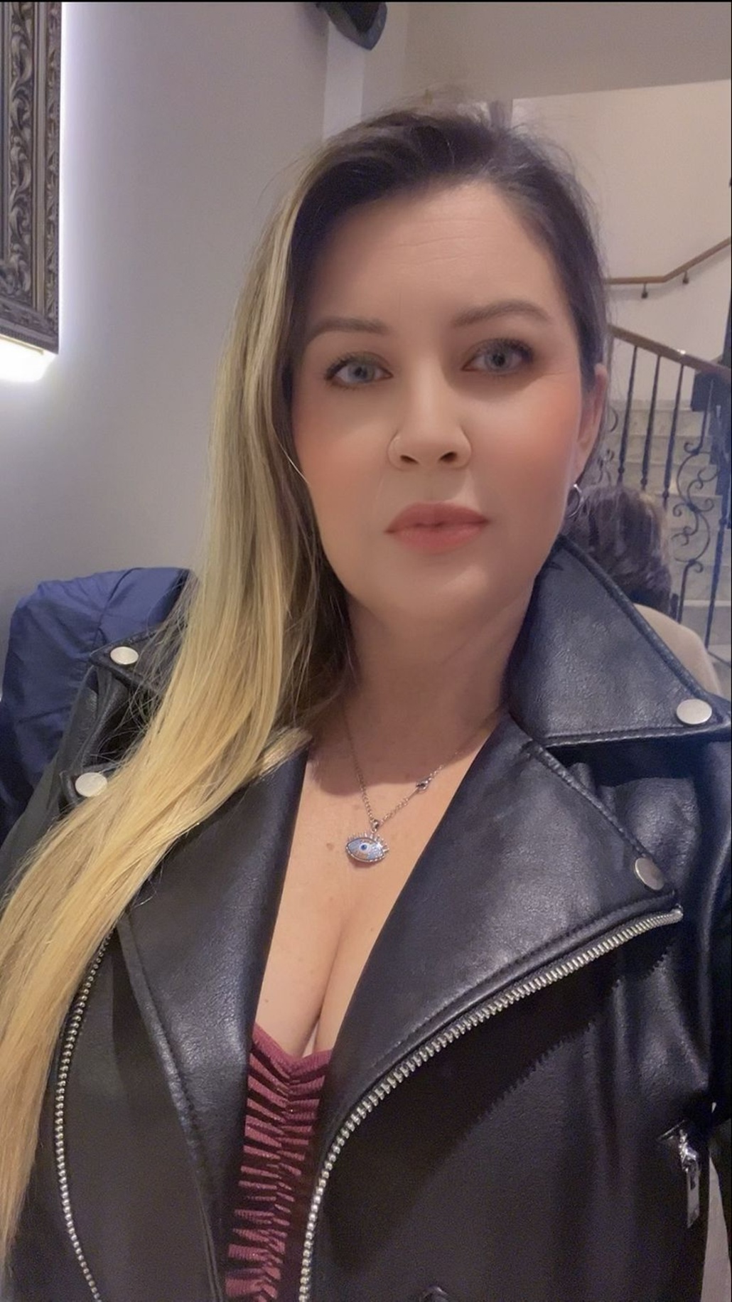 613329312|MARCELA|Chica
