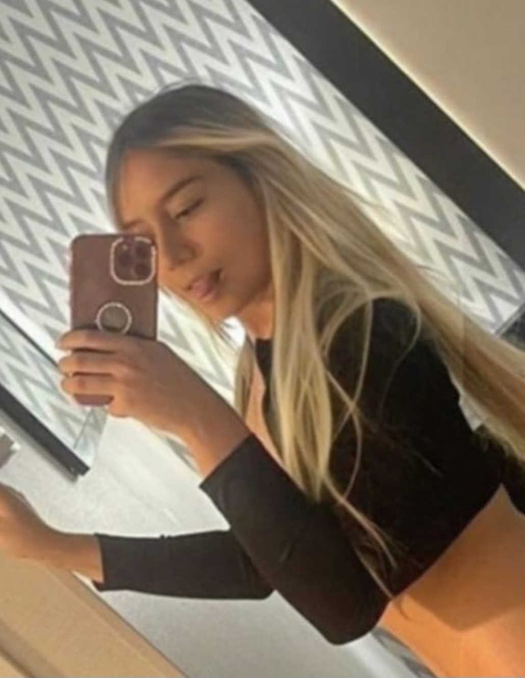 680615957|AMBAR|Chica