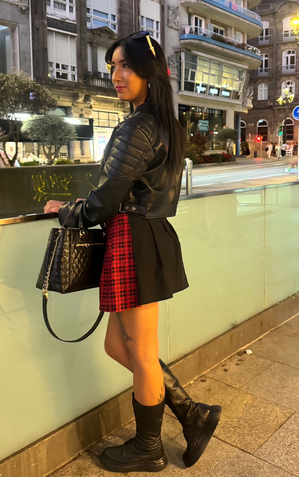611239389|NIKOL|Chica