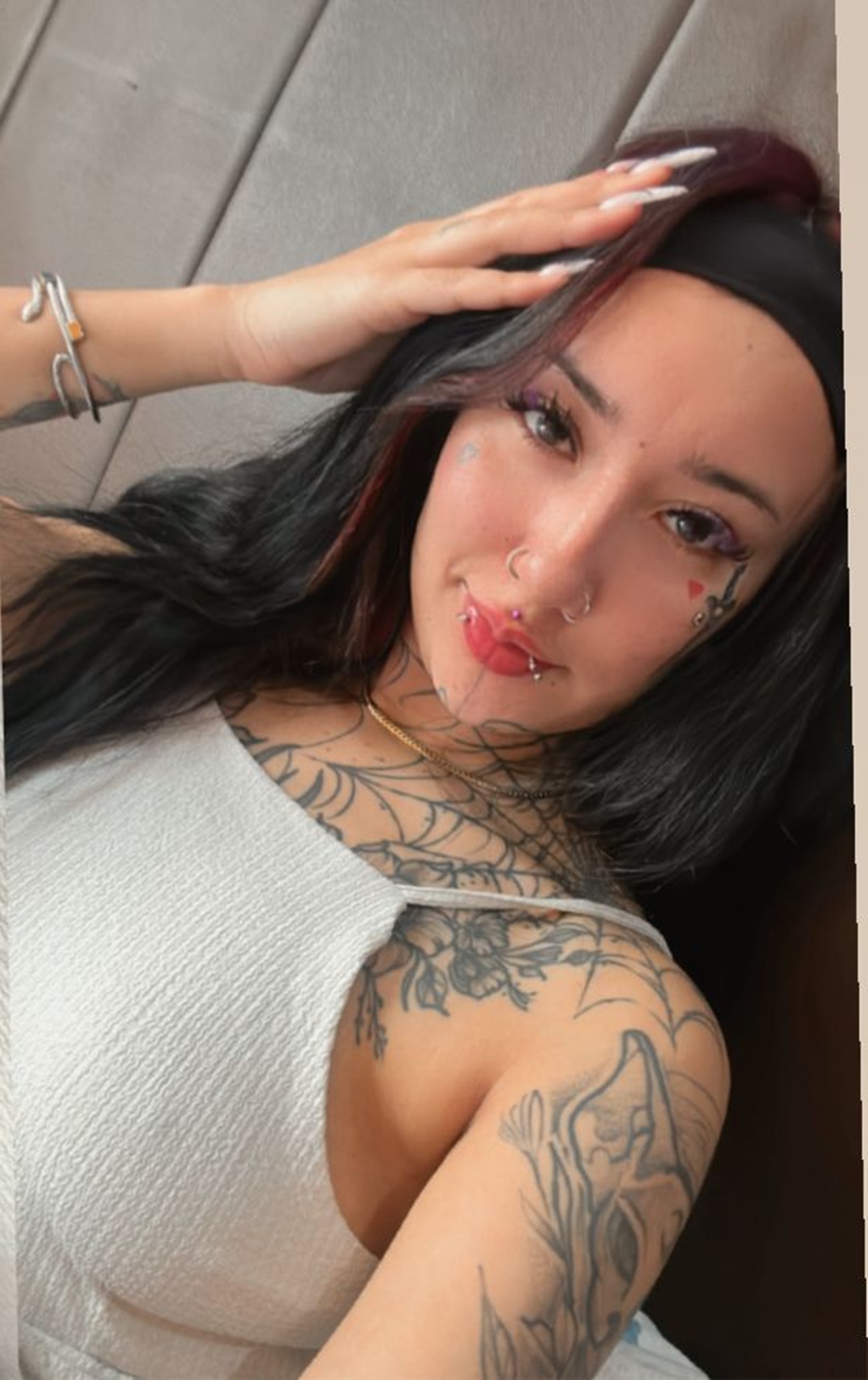 611239389|NIKOL|Chica