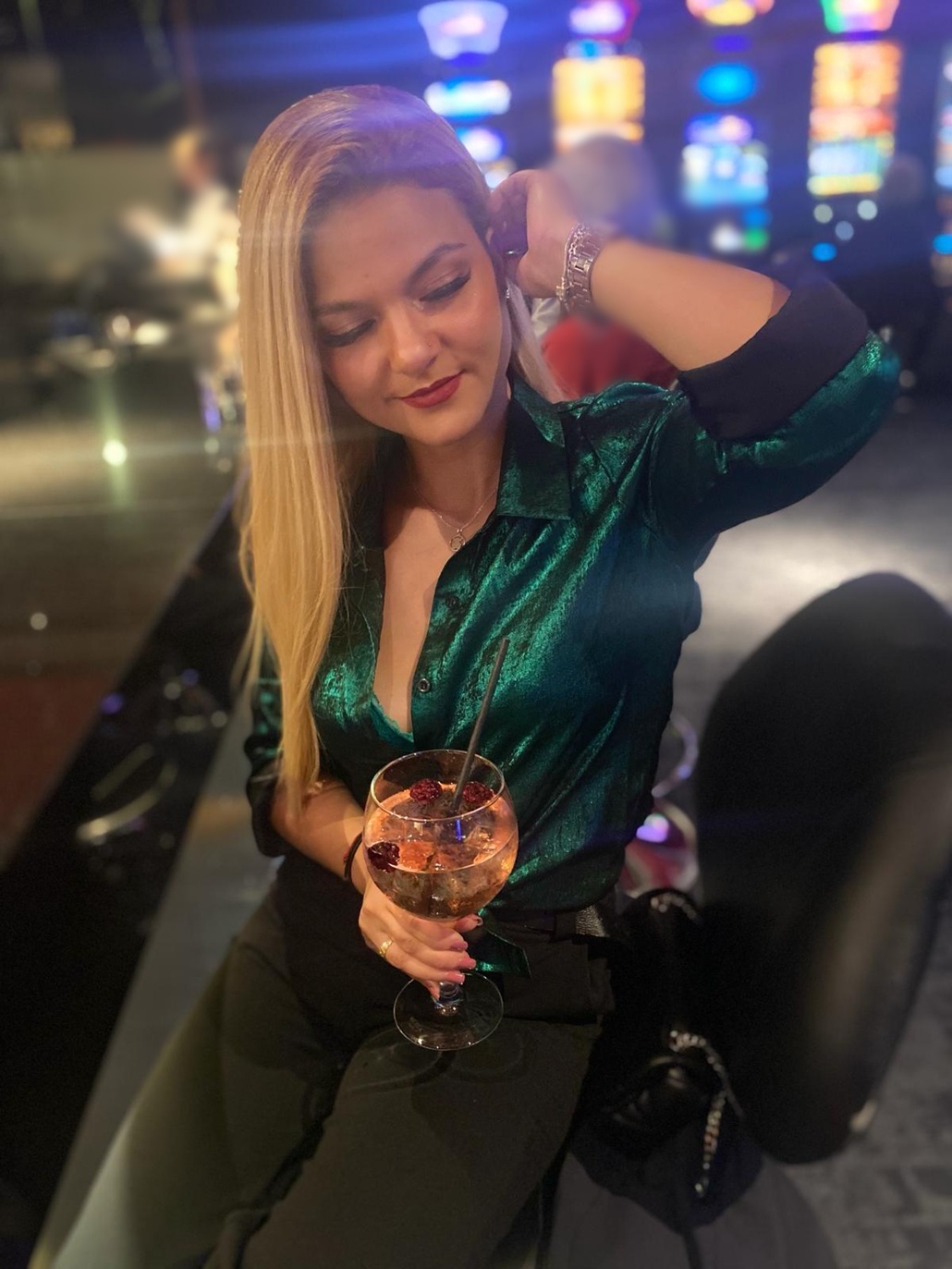 611869518|LUNA|Chica